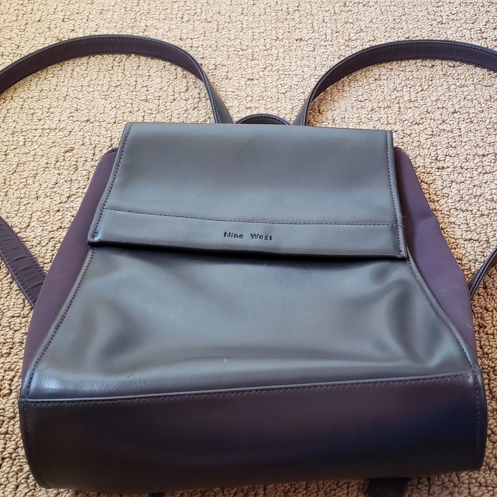 🍁Nine West Backpack purse with adjustable stripes.